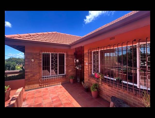 3 BEDROOM FREEHOLD FOR SALE IN LINMEYER